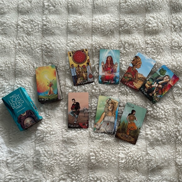 The light seer’s tarot - Picture 1 of 6